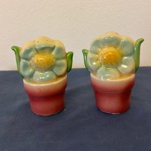 Vintage Shawnee Pottery Flower Pot Salt and Pepper Shakers